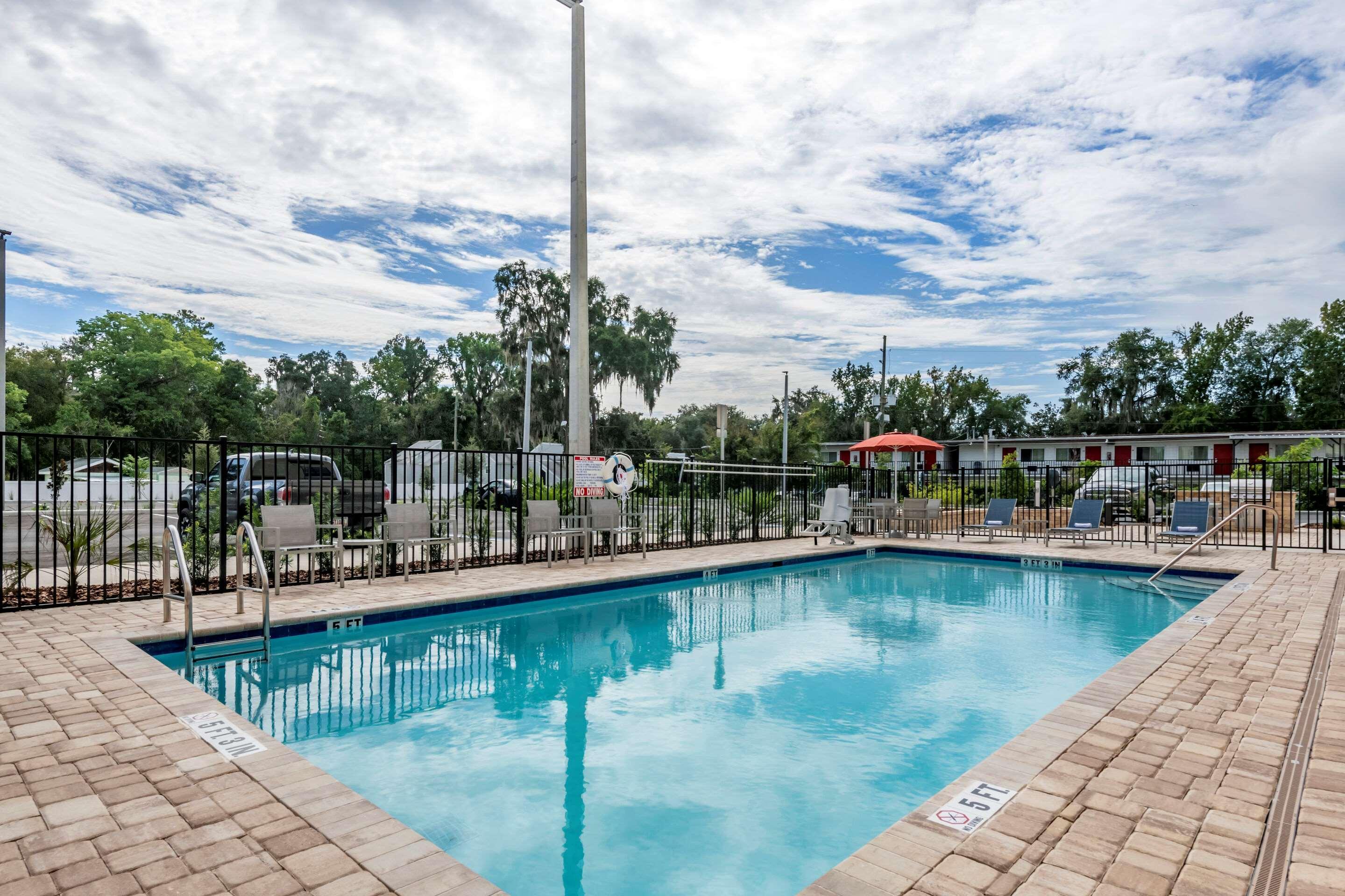 Comfort Suites Gainesville Near University Екстер'єр фото